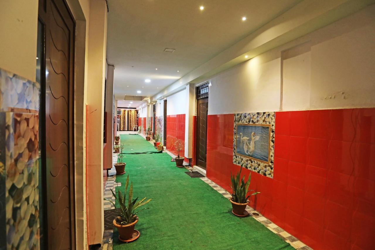 Oyo 29294 Tripathi Guest House Канпур Экстерьер фото